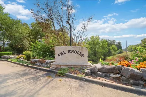 574 Winding Spring Dr, Fayetteville, AR 72703