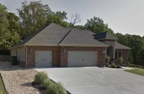2 Roberts Ln, Bella Vista, AR 72714