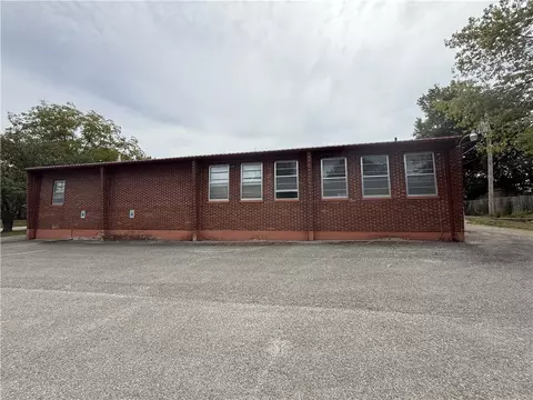 710 Robinson St, Harrison, AR 72601