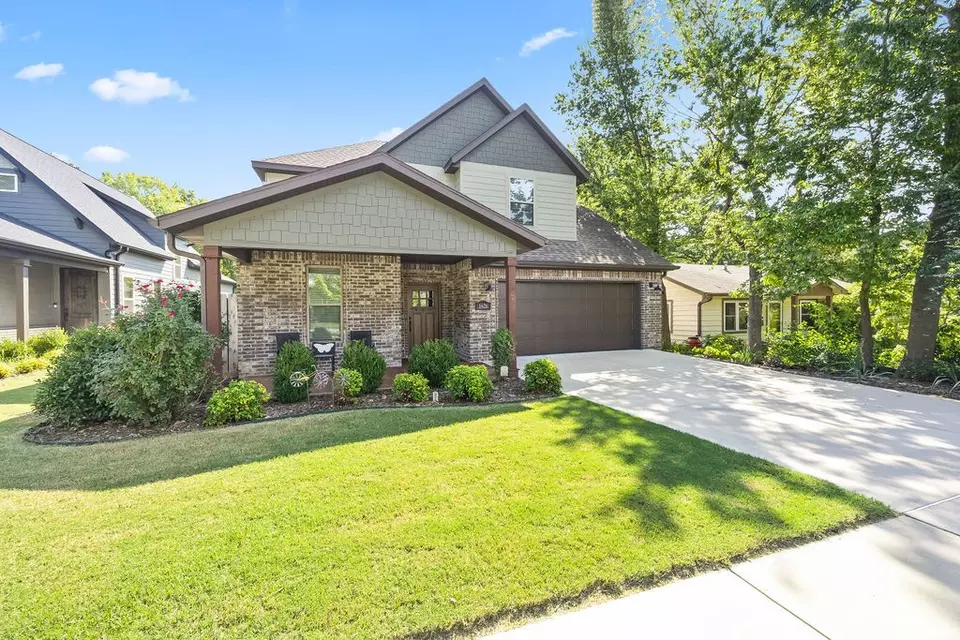 Exterior - 1626 S Price Ave, Fayetteville, AR 72701 photo 1 of 12