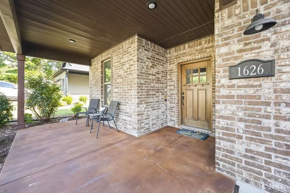 Exterior - 1626 S Price Ave, Fayetteville, AR 72701 photo 4 of 12