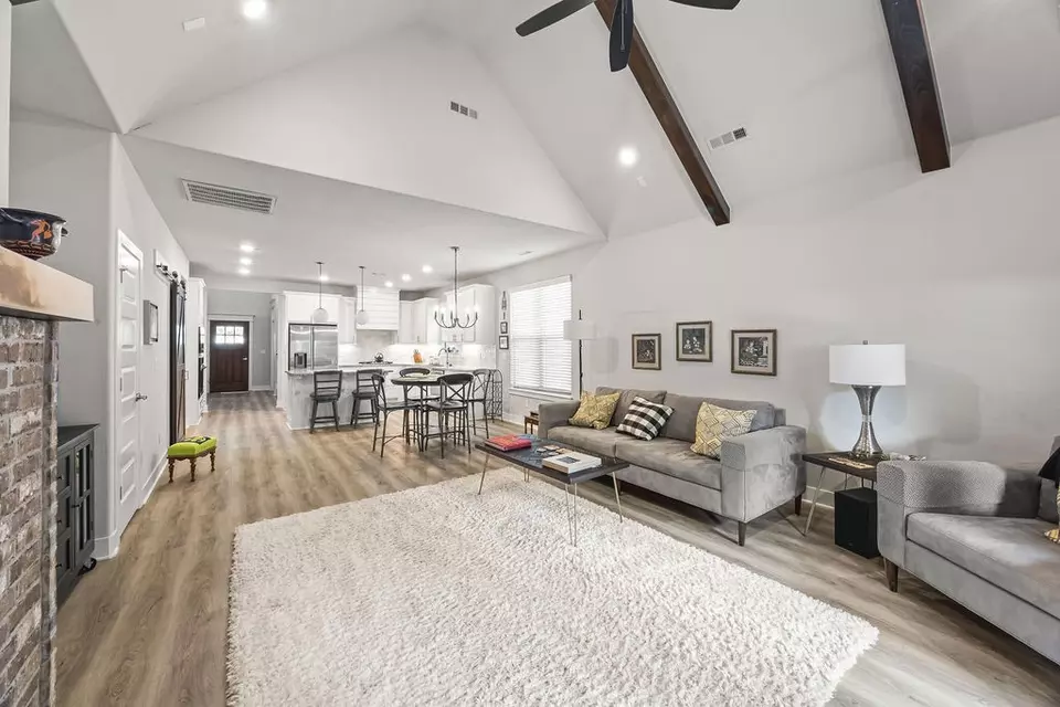 Entry Way - 1626 S Price Ave, Fayetteville, AR 72701 photo 8 of 8