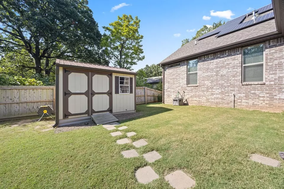 Exterior - 1626 S Price Ave, Fayetteville, AR 72701 photo 6 of 12