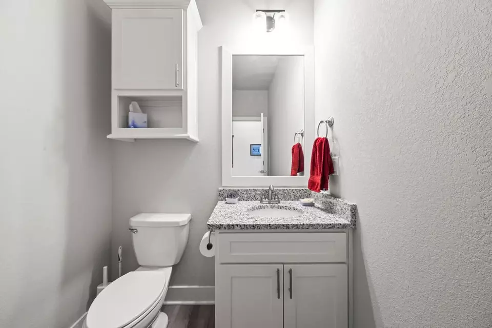 Bath - 1626 S Price Ave, Fayetteville, AR 72701 photo 2 of 4