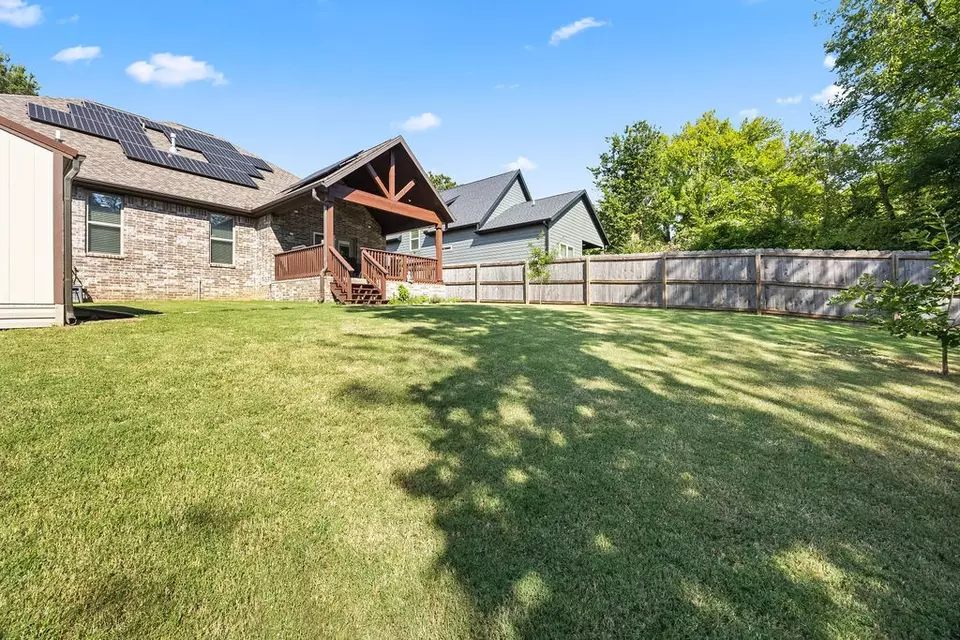 Exterior - 1626 S Price Ave, Fayetteville, AR 72701 photo 8 of 12