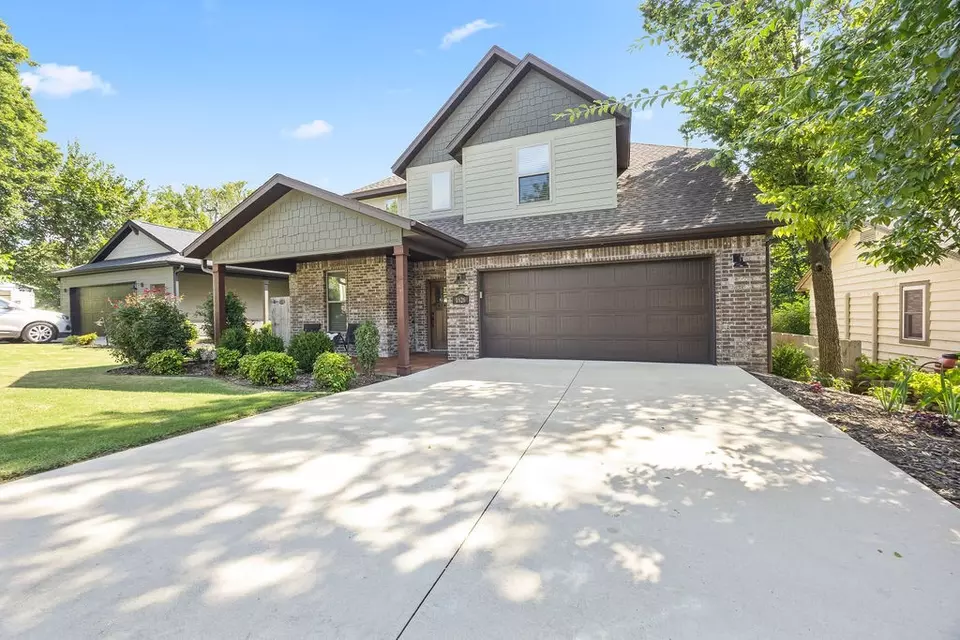 Exterior - 1626 S Price Ave, Fayetteville, AR 72701 photo 3 of 12