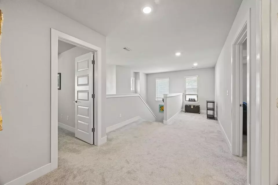 Entry Way - 1626 S Price Ave, Fayetteville, AR 72701 photo 2 of 8