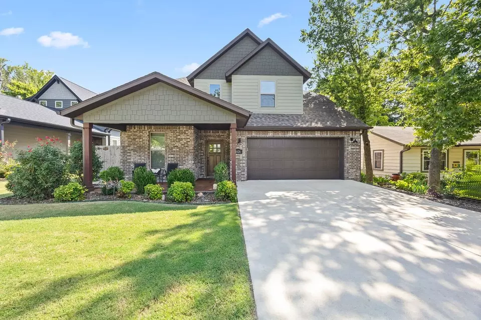 Exterior - 1626 S Price Ave, Fayetteville, AR 72701 photo 2 of 12