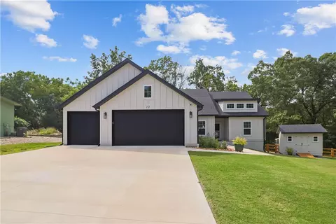 11 Liddy Ln, Bella Vista, AR 72715