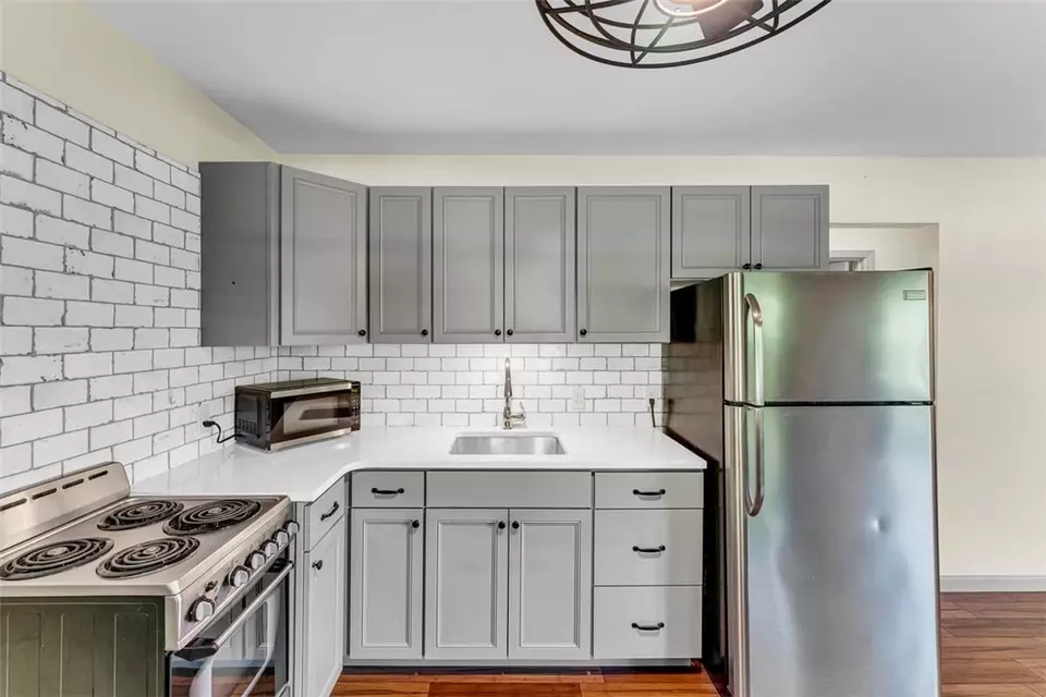 Kitchen - 19129 Shoreline Way, Fayetteville, AR 72703 photo 1 of 3