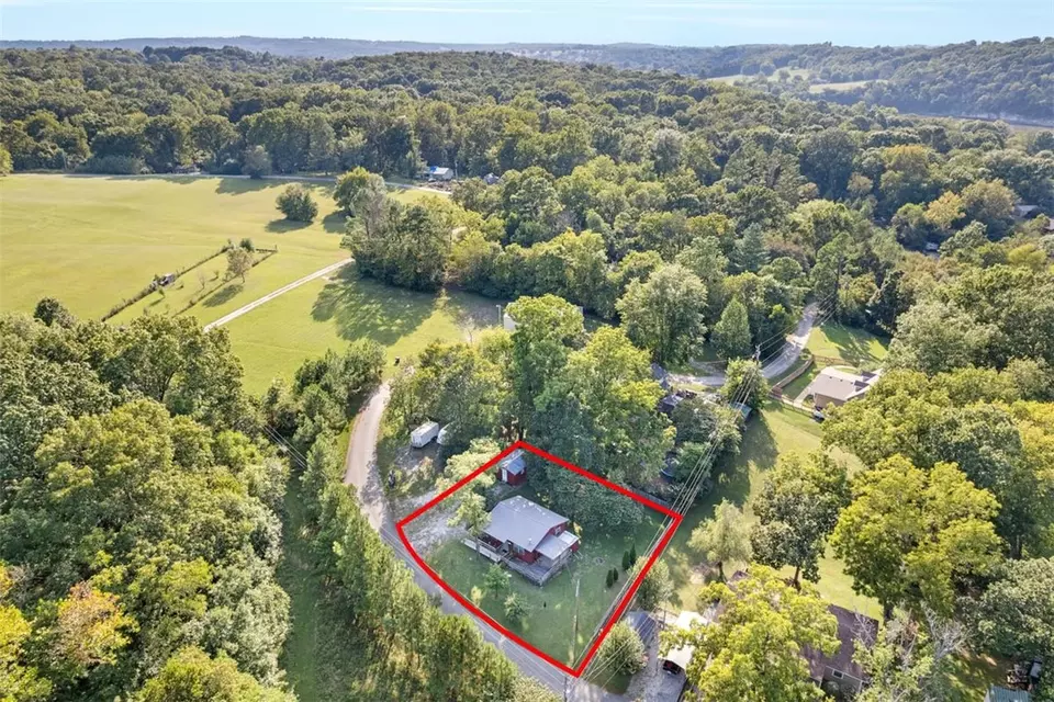 View/Area - 19129 Shoreline Way, Fayetteville, AR 72703 photo 2 of 4