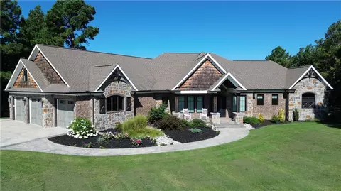 196 Fox Run Dr, Huntsville, AR 72740