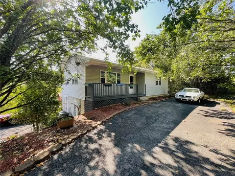 48 Hickory Ln, Eureka Springs, AR 72631