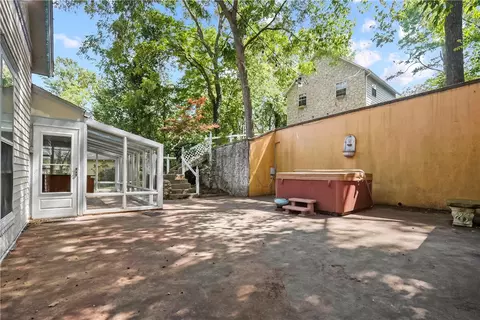 Exterior - 610 W Central Ave, Harrison, AR 72601 photo 7 of 10