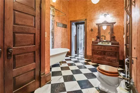 Bath - 610 W Central Ave, Harrison, AR 72601 photo 3 of 10