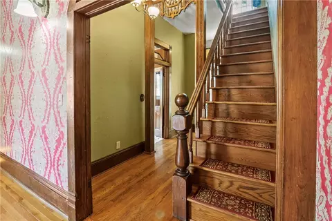 Entry Way - 610 W Central Ave, Harrison, AR 72601 photo 5 of 10