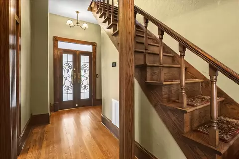 Entry Way - 610 W Central Ave, Harrison, AR 72601 photo 9 of 10
