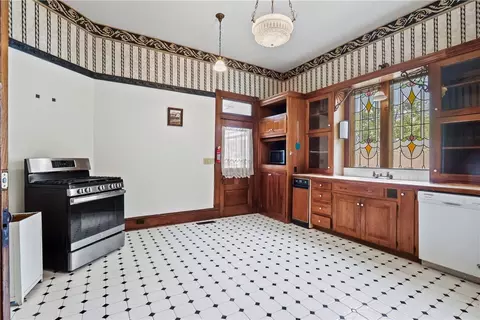 Kitchen - 610 W Central Ave, Harrison, AR 72601 photo 2 of 3