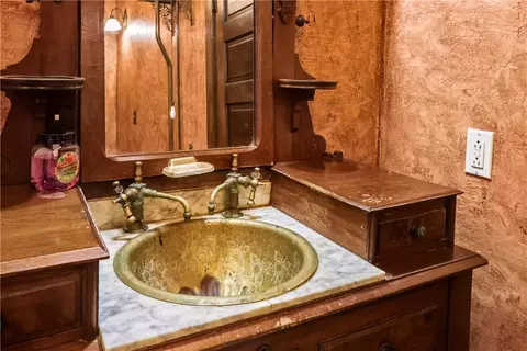 Bath - 610 W Central Ave, Harrison, AR 72601 photo 4 of 10