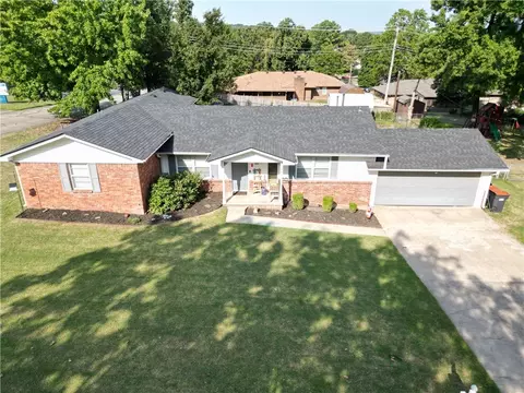 1401 N 10th St, Van Buren, AR 72956