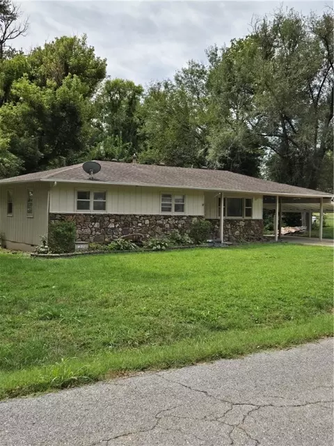 304 W 15th St, Cassville, MO 65625