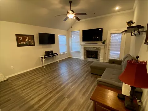 Living - 1110 Tulip St, Centerton, AR 72719 photo 2 of 3
