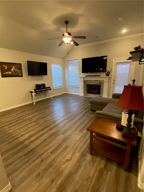 Living - 1110 Tulip St, Centerton, AR 72719 photo 3 of 3