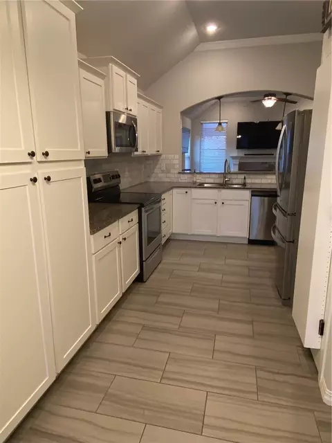 Kitchen - 1110 Tulip St, Centerton, AR 72719 photo 3 of 4