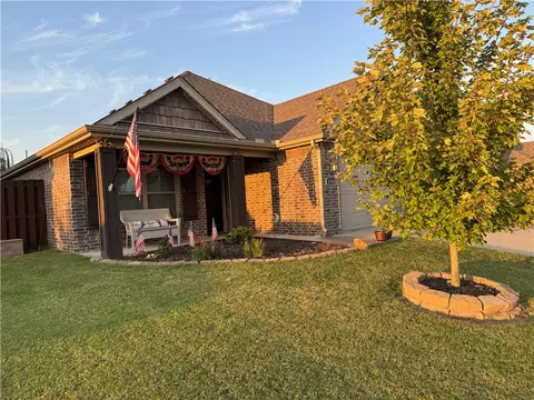 Exterior - 1110 Tulip St, Centerton, AR 72719 photo 2 of 19