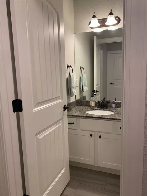 Bath - 1110 Tulip St, Centerton, AR 72719 photo 3 of 7