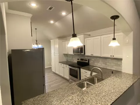 Kitchen - 1110 Tulip St, Centerton, AR 72719 photo 2 of 4