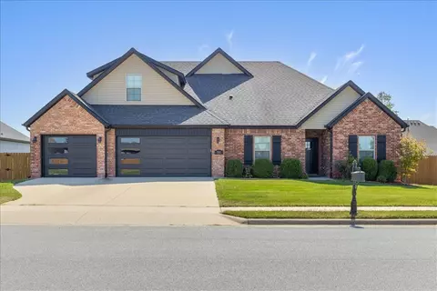 701 Joshua Pass, Centerton, AR 72719