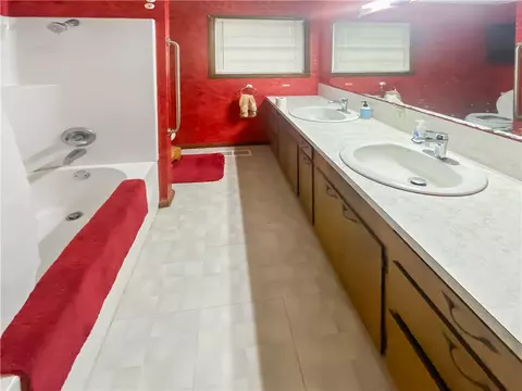 Bath - 5677 Cowan Loop, Harrison, AR 72601 photo 2 of 2