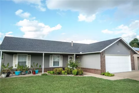 2803 W Bishop Dr, Rogers, AR 72756