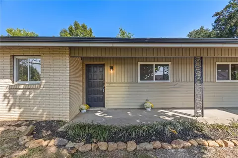 10714 Viney Grove Rd, Prairie Grove, AR 72753