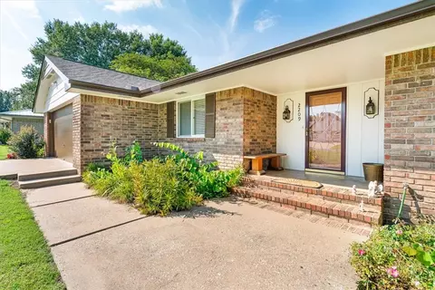2209 W Granite St, Siloam Springs, AR 72761