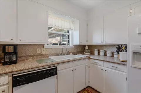 Kitchen - 4725 E Highway 64, Alma, AR 72921 photo 3 of 3