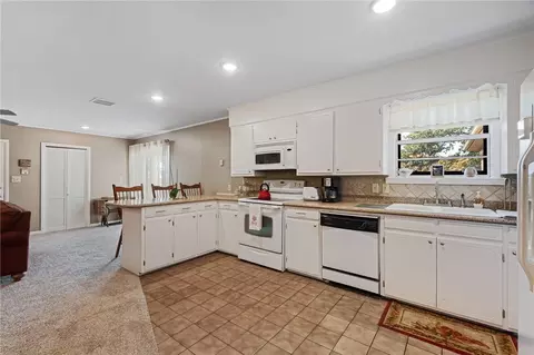 Kitchen - 4725 E Highway 64, Alma, AR 72921 photo 2 of 3