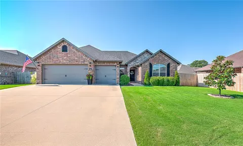 306 Pebble Beach Dr, Cave Springs, AR 72718