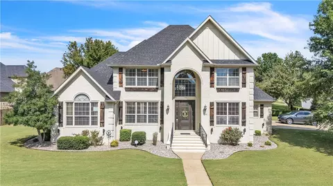 3690 E Hearthstone Dr, Fayetteville, AR 72764