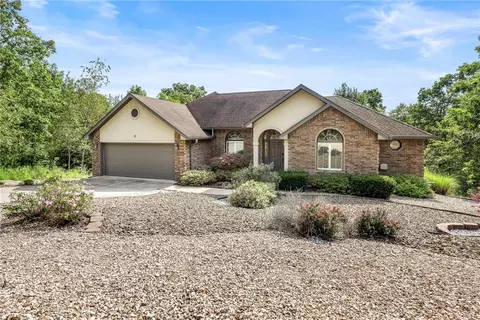 8 Clackmannan Ln, Bella Vista, AR 72715
