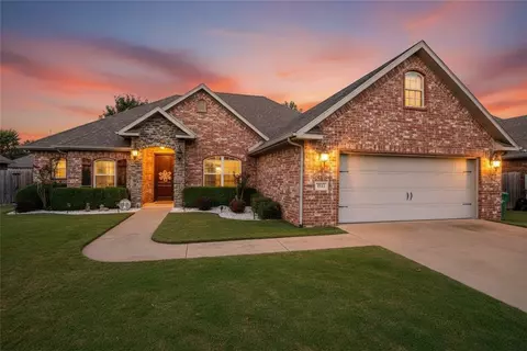 1041 Harvest St, Centerton, AR 72719