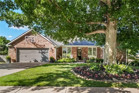 2203 N Aspen Dr, Fayetteville, AR 72703
