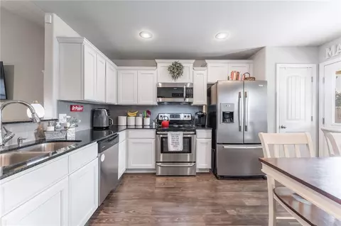 Kitchen - 7307 Devonshire Ave, Springdale, AR 72762 photo 2 of 2