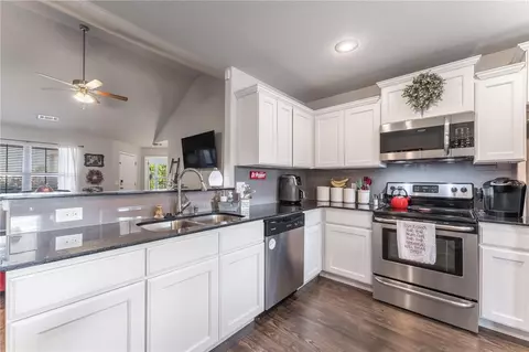 Kitchen - 7307 Devonshire Ave, Springdale, AR 72762 photo 1 of 2