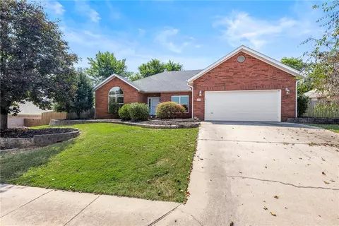 2431 Indian Oaks Trl, Springdale, AR 72762