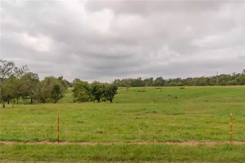 81 N Ac N Center St, Highfill, AR 72734