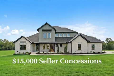 640 Shooting Star Ln, Lowell, AR 72745
