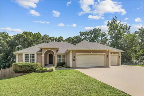 13 Shelly Ln, Bella Vista, AR 72714
