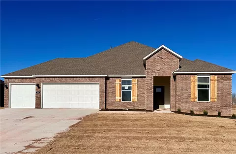 5004 E Sugarloaf St, Siloam Springs, AR 72761